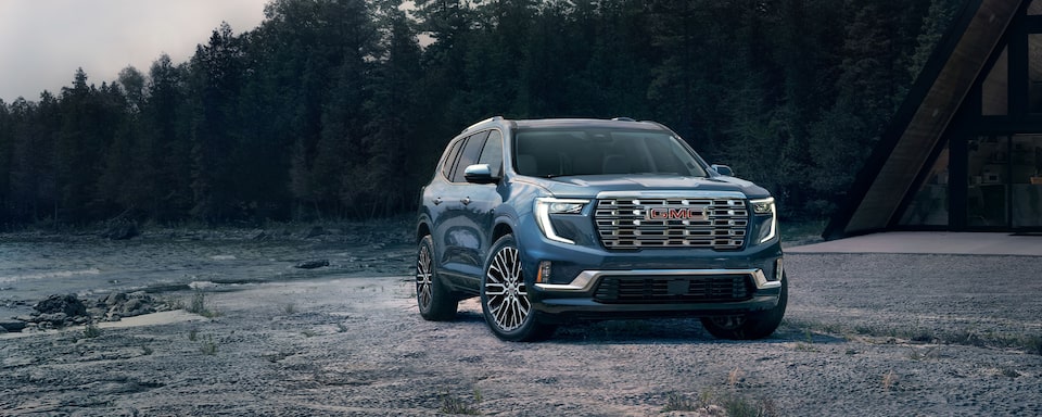 Descubre la experiencia única de manejo que te brinda tu imponente SUV de 3 filas de asientos, nueva GMC Acadia 2024