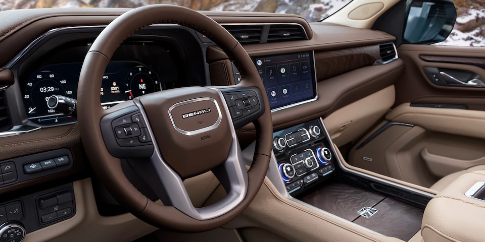 Máximo poder y tecnología al volante de tu SUV grande, GMC Yukon 2024