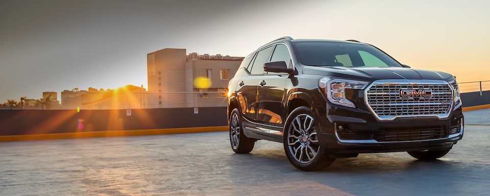 Ofertas disponibles para estrenar tu SUV o pickup de la familia GMC. ¡Descubre las promociones en línea y atrévete a vivir la experiencia premium!