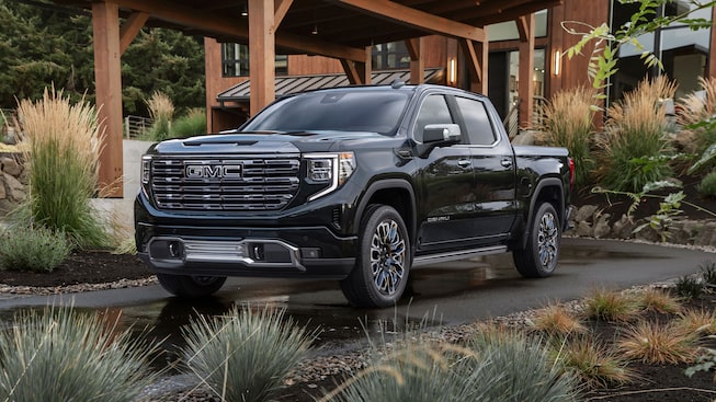 GMC Sierra 2025, pickup 4x4 de lujo con parrillas de diseño exclusivo